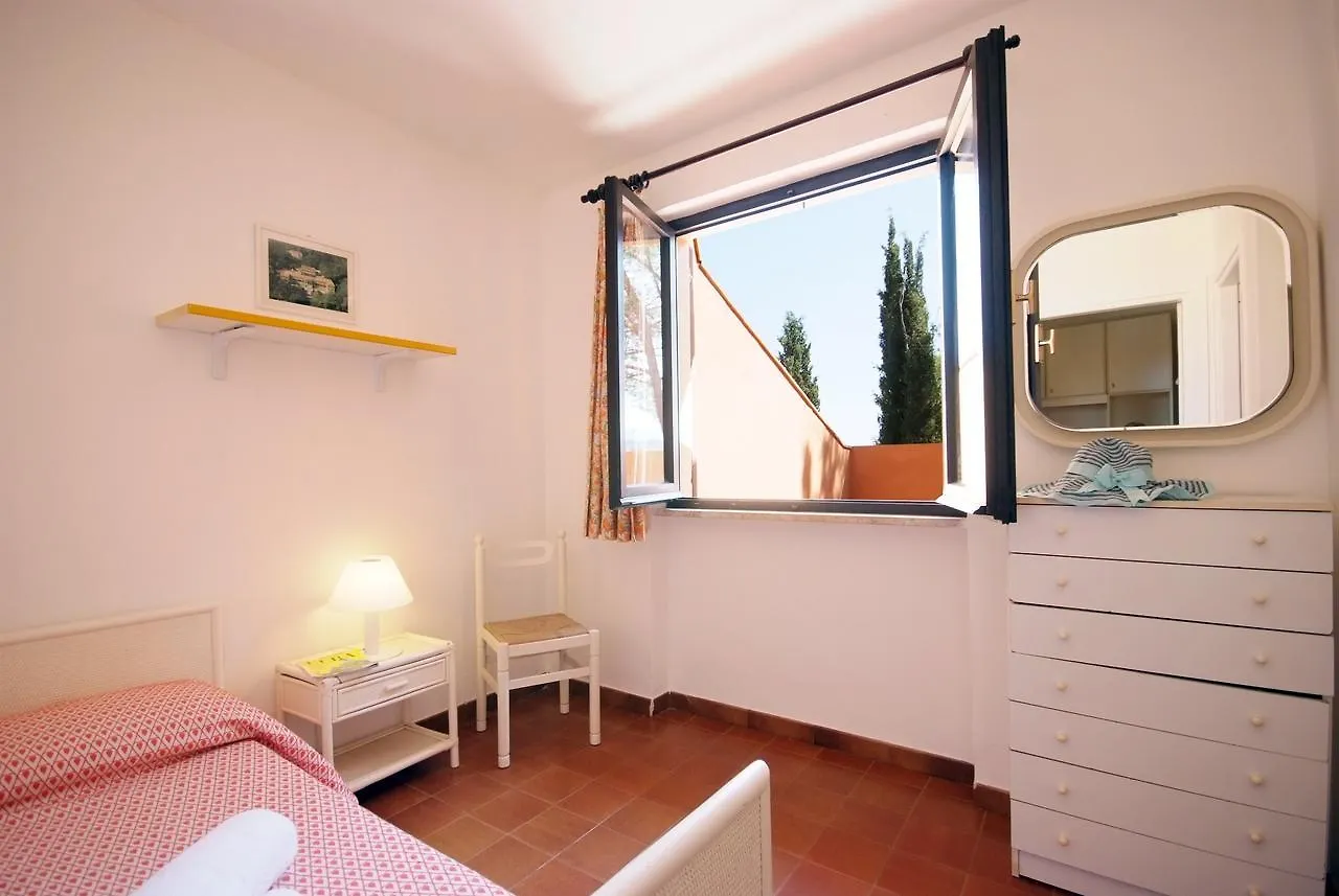 Sud Est Apartment Porto Azzurro 2*,